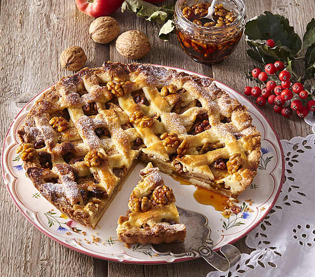 Jablečný mřížkový koláč: Recept s karamelizovanými ořechy a skořicí
