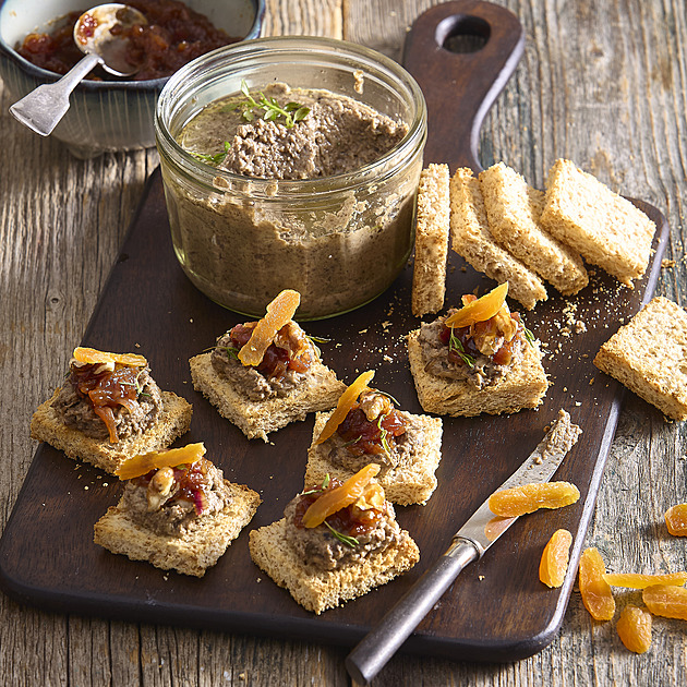 Houbové paté: Recept ze žampionů s karamelizovanými ořechy a tymiánem