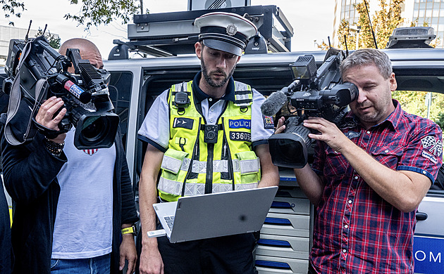 Praha nasadila první mobilní hlukoměr. Policie s ním odhaluje nelegálně upravené výfuky