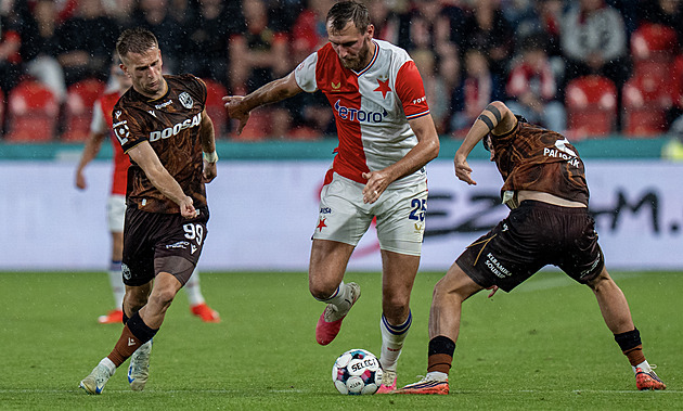 Slavia - Plzeň 2:1, hektický závěr, ve 101. minutě rozhodl Chorý z opakované penalty