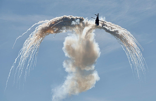 Red Arrows v akci, novinky v armádě. Dny NATO přilákaly 150 tisíc lidí