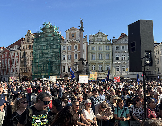 Zastavit dotace, skandují demonstranti. Na akci Milionu chvilek dorazila tisícovka lidí