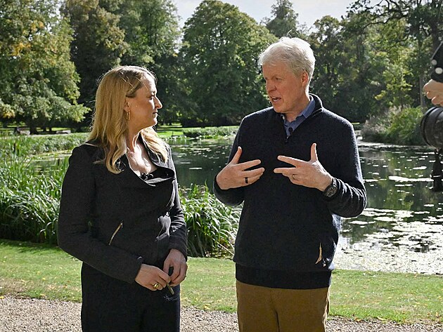 Charles Spencer při nat&aacute;čen&iacute; dokumentu Princess Diana: My Sister&rsquo;s Story (19....