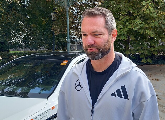 Mercedesy se při cestě okolo světa zastavily i v Praze.