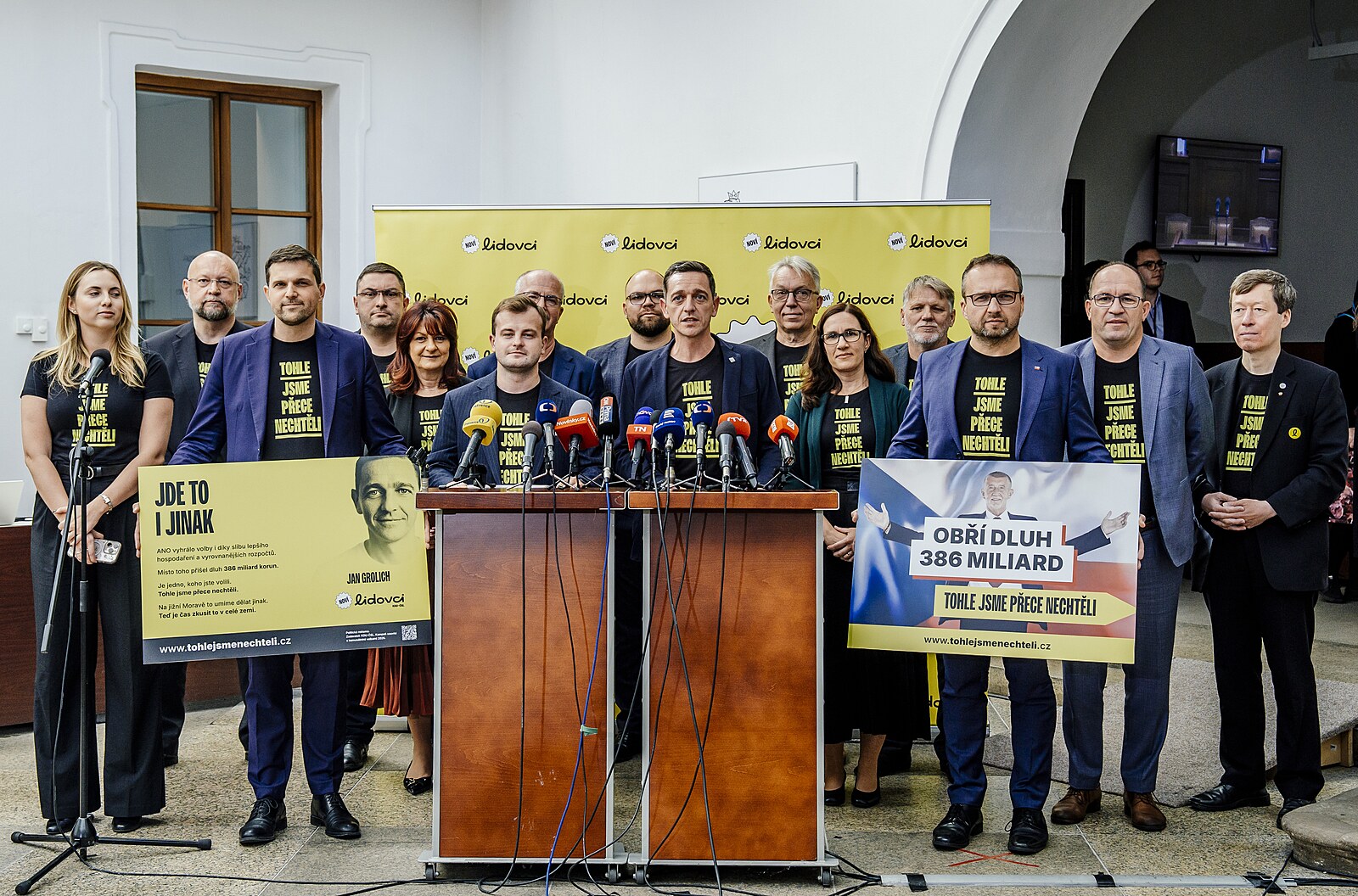 Lidovci spustili kampaň, která kritizuje vládou navržený schodek 386 miliard korun