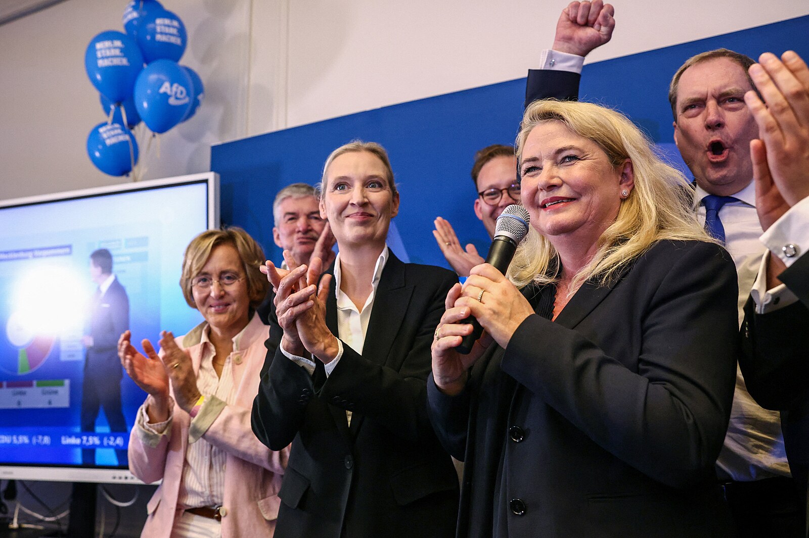 AfD vyhrává, ale nevládne. Německá „protipožární zeď“ mění pravidla hry