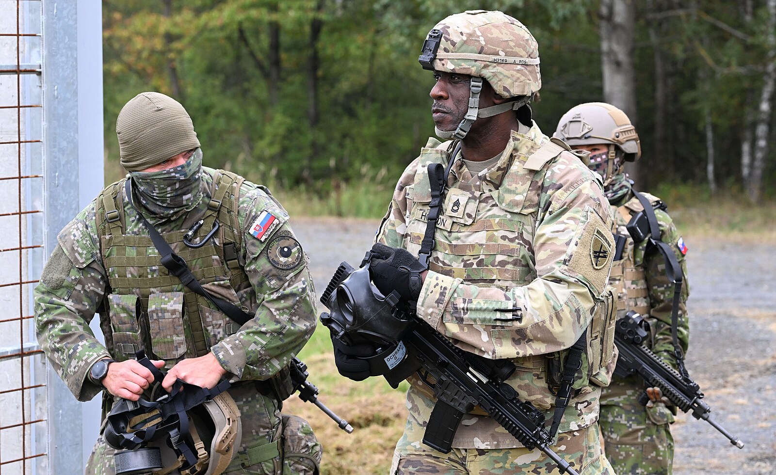 USA se v Evropě méně angažují, kontinent přebírá víc odpovědnosti, řekl velitel NATO