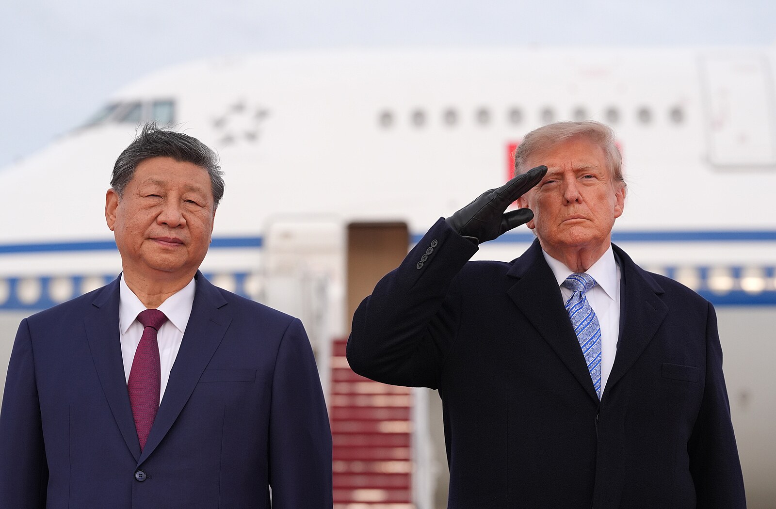 Čínského prezidenta v USA přivítal Trump za výstřelu děl a přeletu bombardérů