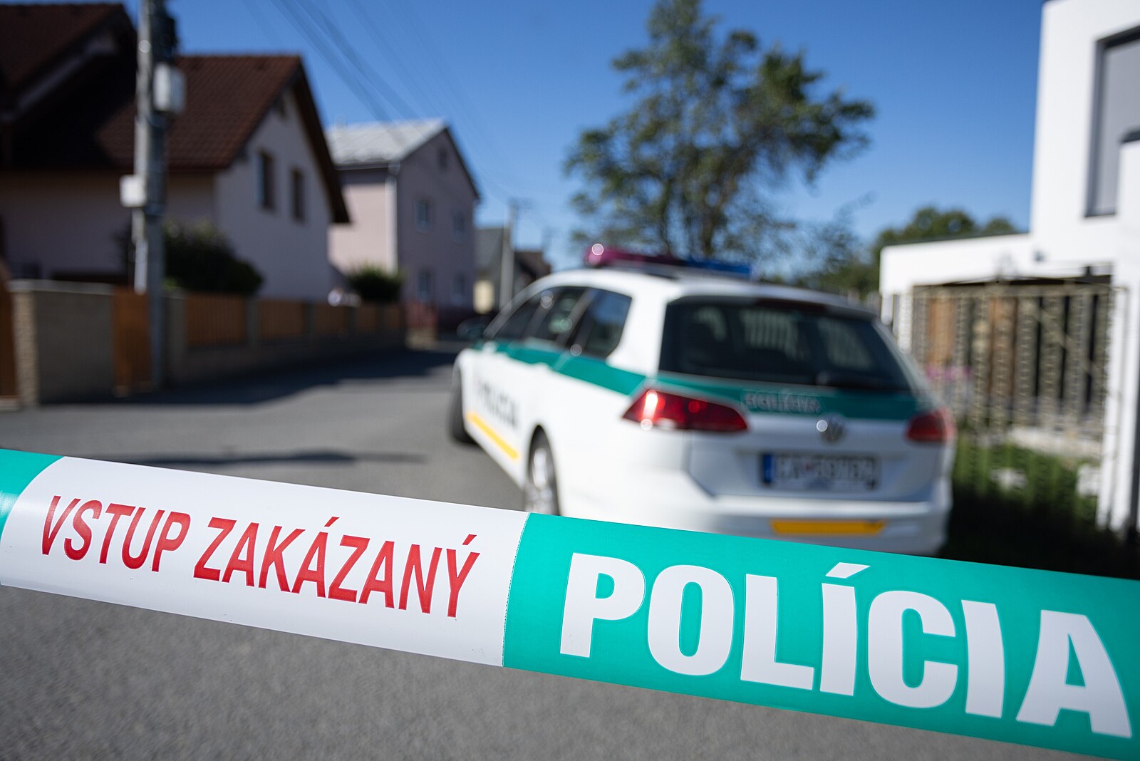 Podezření z podcenění. Na Slovensku po útoku ve škole prověřují i policistu