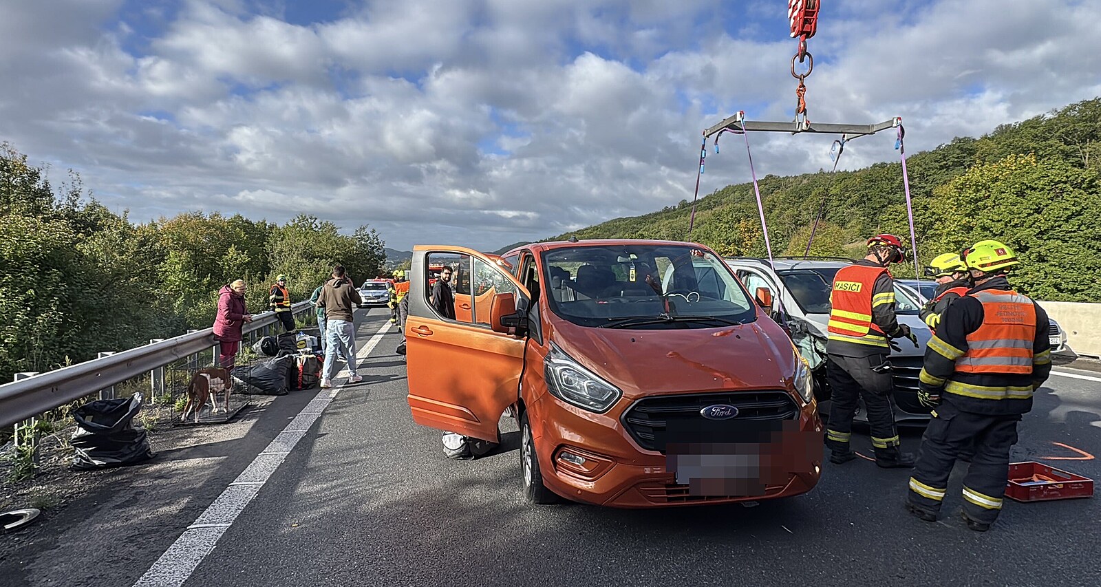 Hromadná nehoda šesti vozidel ráno uzavřela D5 směrem na Prahu