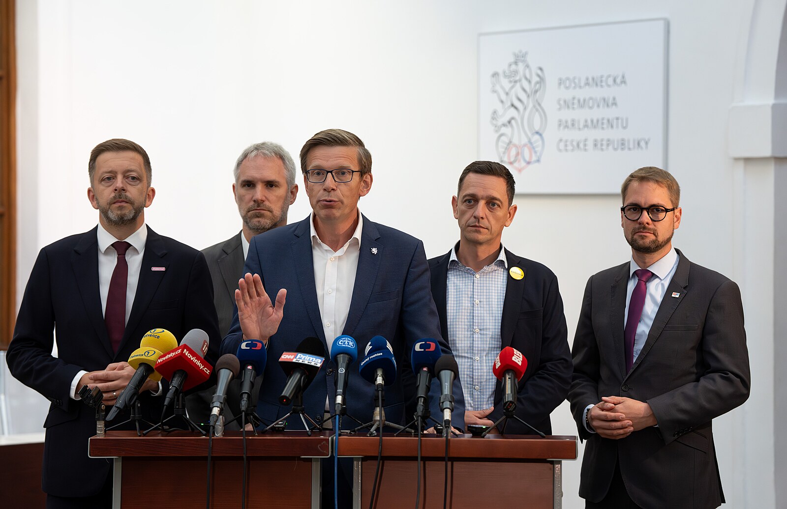 Vládu čeká hlasování o nedůvěře, premiér Babiš se ně něj těší. Krade budoucnost, řekl šéf ODS Kupka
