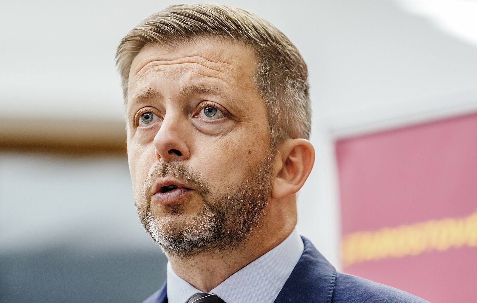 Zásadní chyba, která se USA vymstí. Čeští politici odsoudili Trumpovu dohodu s Ruskem, SPD ji chápe
