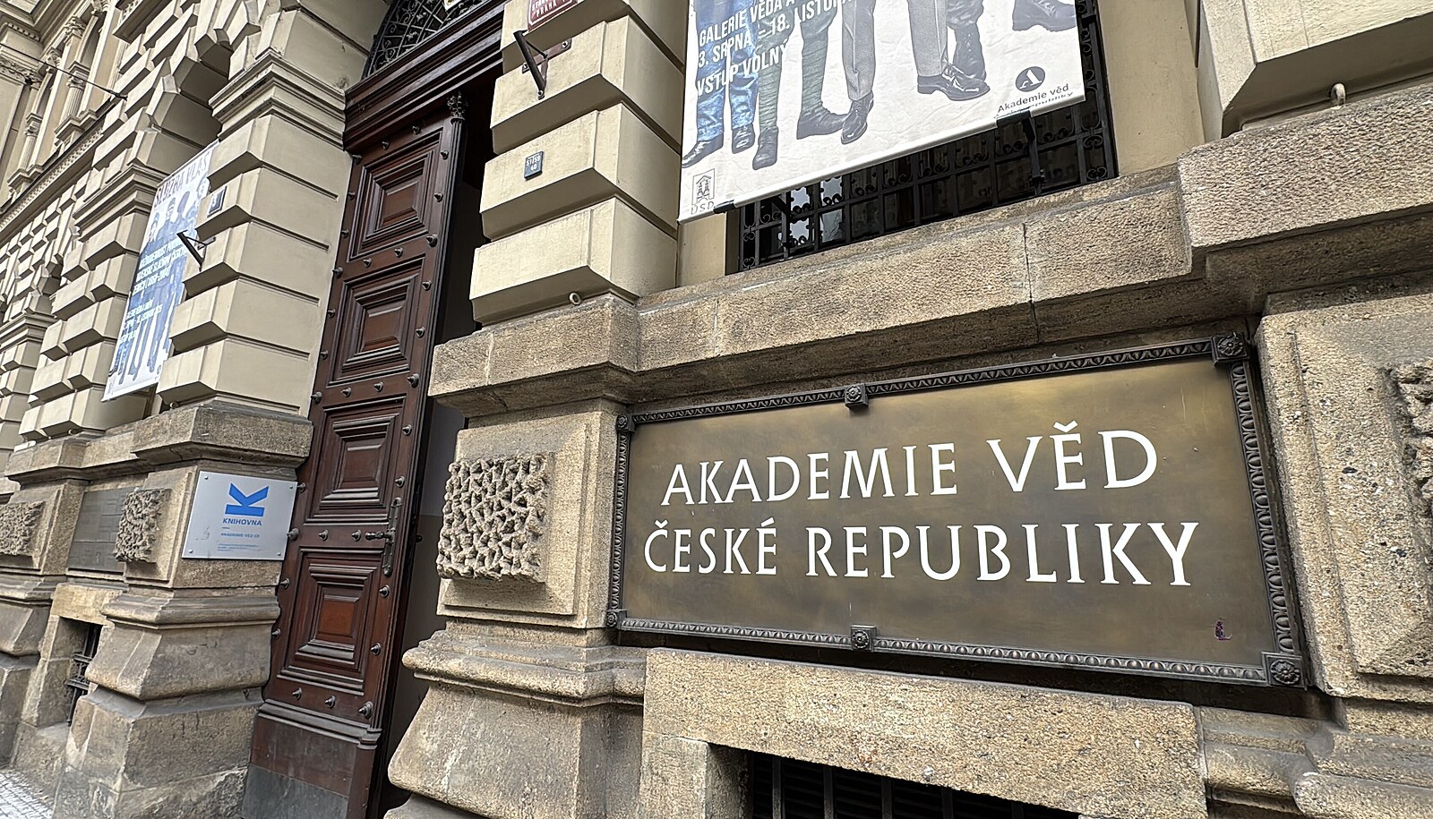 Policie zasahuje v sídle Akademie věd, řeší fiktivní dohody