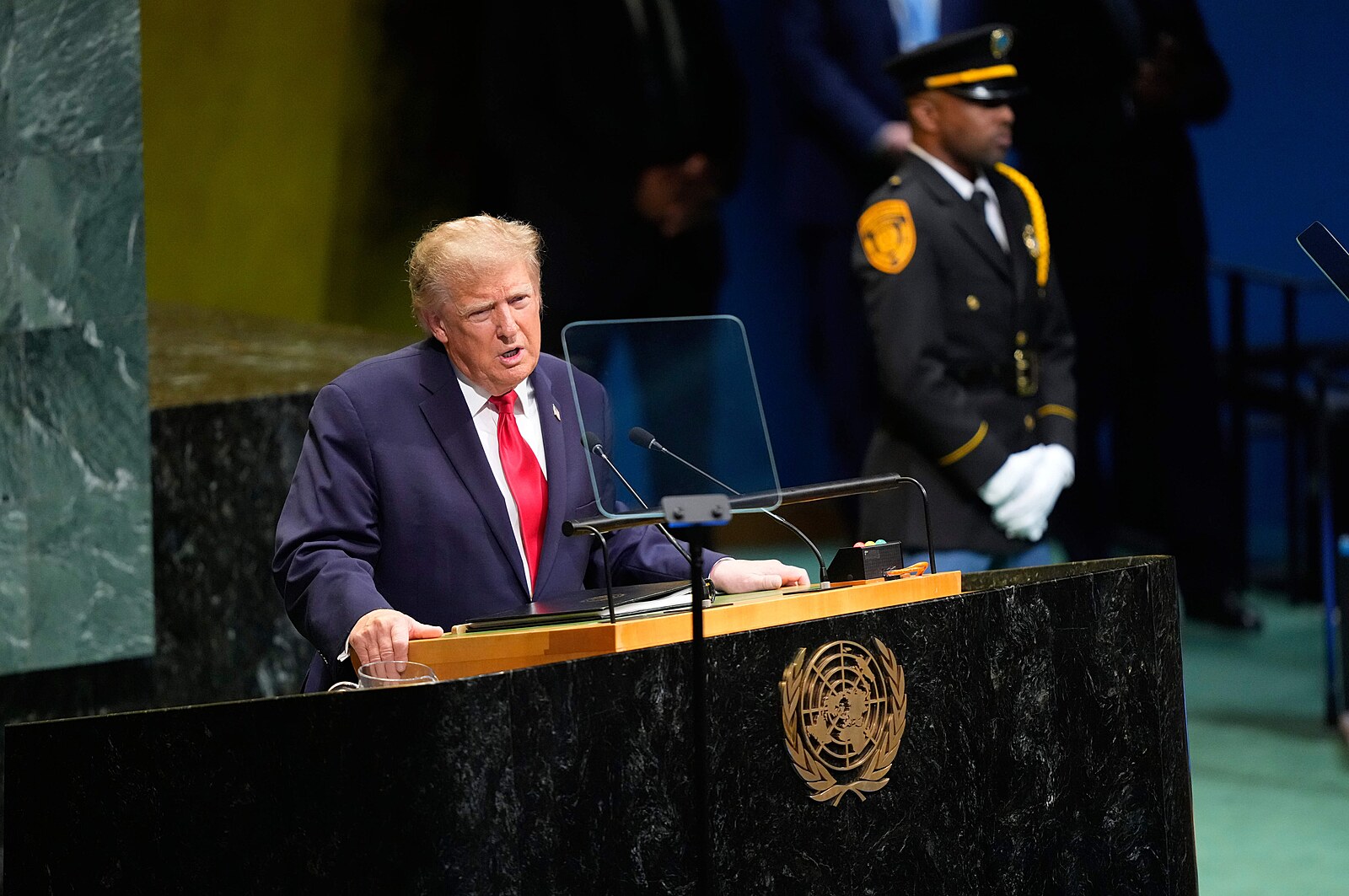 NÁZOR: Hraje si Trump na Odyssea? Řeči o zničení říše nahrávají víc Rusku než Americe