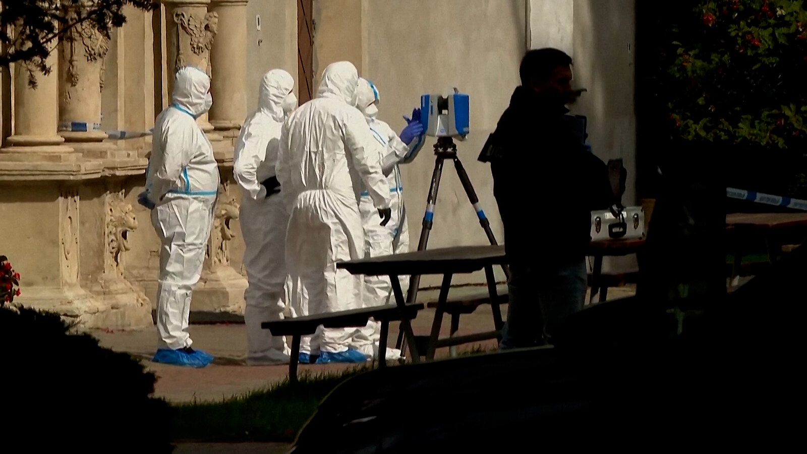 Útočník během mše pobodal několik lidí v polském klášteře, jeden muž zemřel