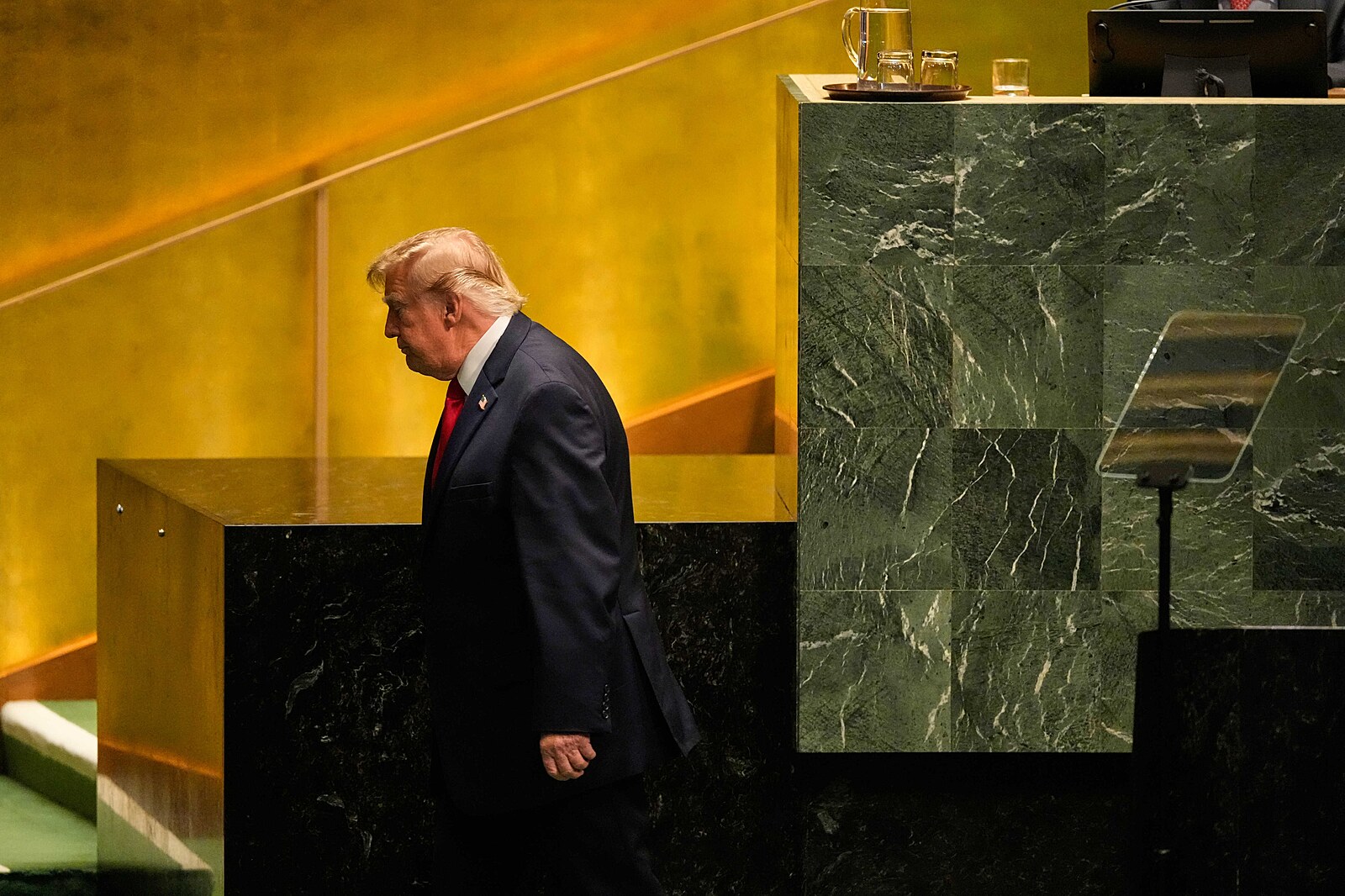 Trump odmítl nový íránský návrh na otevření Hormuzu a konec války