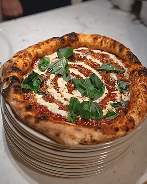 Pizza z nab�dky Napoli on the Road. Pizzerie letos podle �eb���ku 50 Top Pizza...