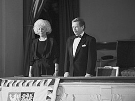 Prezident Václav Havel s man�elkou Olgou se zú�astnil zahájení festivalu...