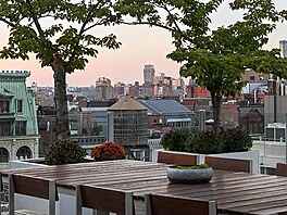 Prohlédnout si New York z pta�í perspektivy lze z velkorysé soukromé terasy,...