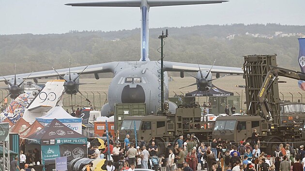 Tak� v ned�li Dny NATO p�il�kaly desetitis�ce n�v�t�vn�k�. (20. z��� 2026)