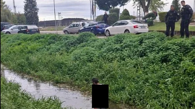 Běsnící golem ohrožoval lidi pálkou, před policisty prchl do stoky