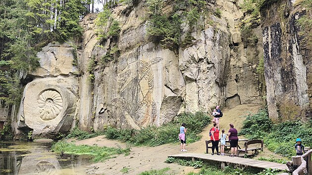 Turisty vyhled�van� Kub��k�v lom, zn�m� unik�tn�mi n�lezy zachoval�ch prav�k�ch fosili�, bude od d�lnice vzd�len� jen p�r set metr�.