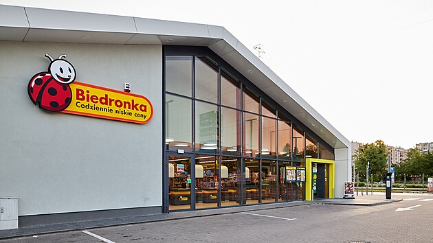 Polsk� Biedronka m� z�lusk na Tesco. V �esku by po n�m mohla p�evz�t 184 pobo�ek. | Zdroj: biedronka.pl