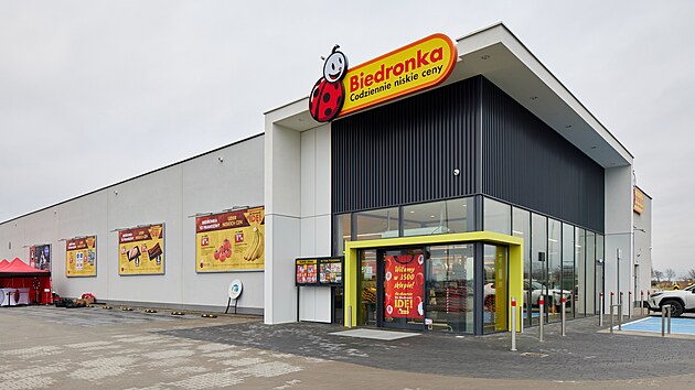 Polsk� Biedronka m� z�lusk na Tesco. V �esku by po n�m mohla p�evz�t 184 pobo�ek. | Zdroj: biedronka.pl
