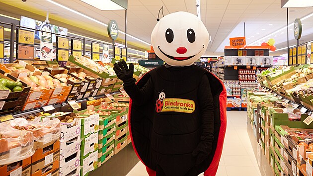 Polsk� Biedronka m� z�lusk na Tesco. V �esku by po n�m mohla p�evz�t 184 pobo�ek. | Zdroj: biedronka.pl