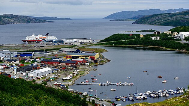 Kirkenes je zn�m� p�edev��m jako jeden z p��stav� arktick�ch v�letn�ch lod�.