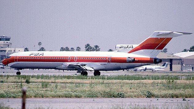 Letoun Boeing 727 spole�nosti Pacific Southwest Airlines imatrikulace N533PS zachycen� na leti�ti Long Beach v Los Angeles 31. kv�tna 1978, necel� �ty�i m�s�ce p�ed nehodou.