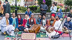 Hinduisté na Manhattanu. Ctitelé Kri�ny, kte�í v��í, �e je p�vodcem v�ech...