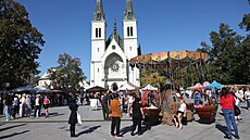 Tradi�ní Svatováclavský jarmark na nám�stí Svatopluka �echa v Ostrav�-P�ívoze...
