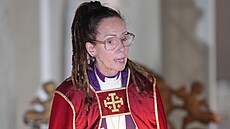 Biskupka Sunniva Gylverová b�hem smute�ní bohoslu�by za krále Haralda v...