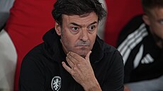 Reprezenta�ní trenér Santi Denia na lavi�ce b�hem utkání proti Chorvatsku