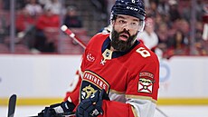 Radko Gudas v akci v p�ípravném duelu s Carolinou.