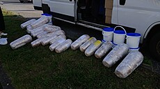 V dodávce s polskou registra�ní zna�kou �idi� p�evá�el 320 kilogram�...