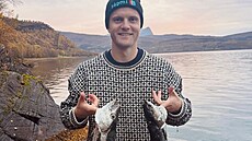 Jonatan Braut Brunes b�hem reprezenta�ní p�estávky vyrazil na ryby.