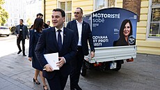 Motoristé na pra�ském �ofín� zahájili ostrou fázi kampan� p�ed komunálními...