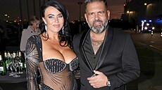 Radek Ka�párek s p�ítelkyní Ivanou na módní show Osmanyho Laffity (25. zá�í...