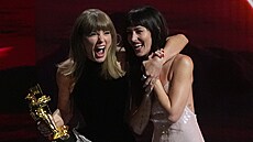 Taylor Swiftová a Dakota Johnsonová na cenách VMA (2026)
