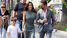 Eva Longoria s man�elem a synem Santiagem v Cannes (2026)