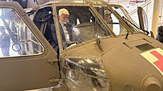 Pavel b�hem náv�t�vy Národní gardy Nebrasky usedl i do vrtulníku UH-60 Black...