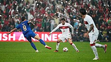 Orkun Kokcü z Turecka u mí�e v zápase s Itálií.