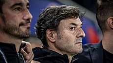 Santi Denia p�i svém debutu na pozici kou�e �eských fotbalist�.
