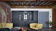 Apartmánu o celkové rozloze 80 m2 dominuje hlavní obytný prostor s vy�ezávaným...
