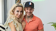 Lucie je majitelkou bytu, má ale je�t� jiný, v n�m� bydlí, a navíc firmu v USA.