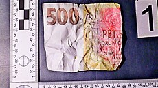 Pad�latelé v Ostrav� �í�ili nepravé p�tistovky a tisícovky.