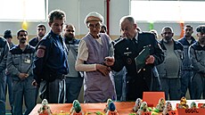 Komediální seriál Oddíl B re�iséra Jana Pru�inovského a scenáristy Petra...