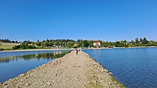 Z Plumlovské p�ehrady na Prost�jovsku se kv�li výraznému poklesu hladiny...